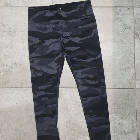 Tuff Athletics Pants - Tuff Athletics black and gray camo leggings
